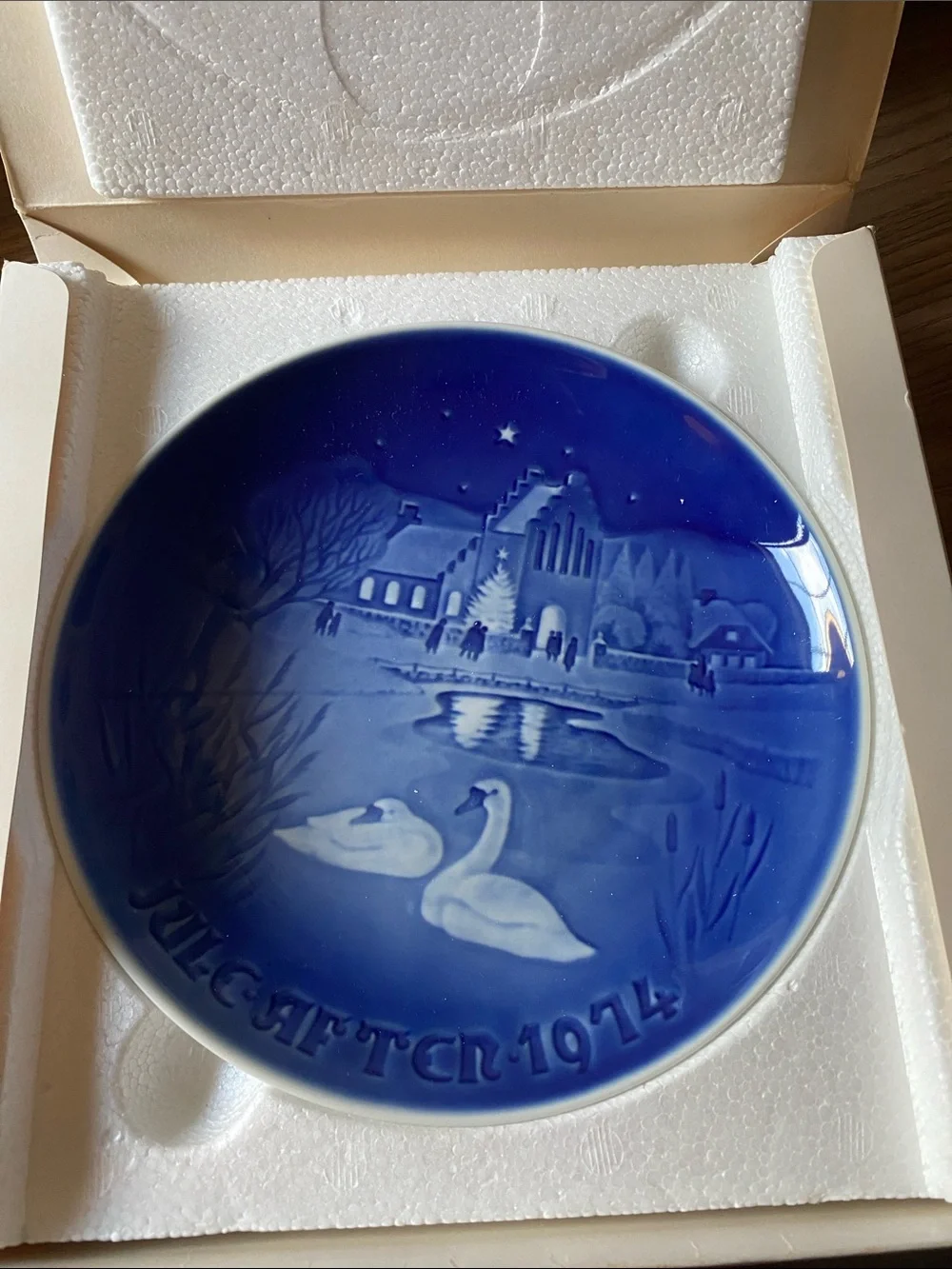 Bing & Grondahl Blue White Copenhagen Porcelain Small Swan Winter Holiday Plate
